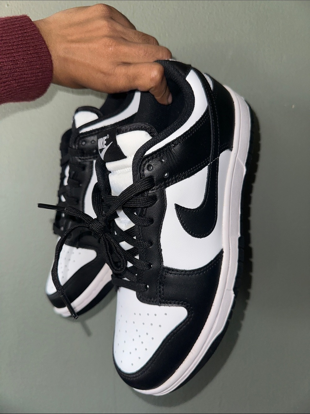 NWT Nike Low-Top Sneakers - Black and White - Picture 3 of 9